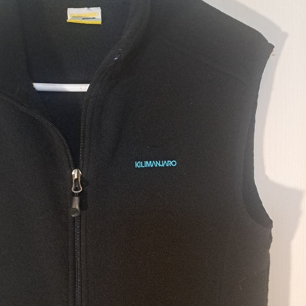 The ultimate vest with "Altitude" - a must have Kilimanjaro Black Fleece - Picture 3 of 8